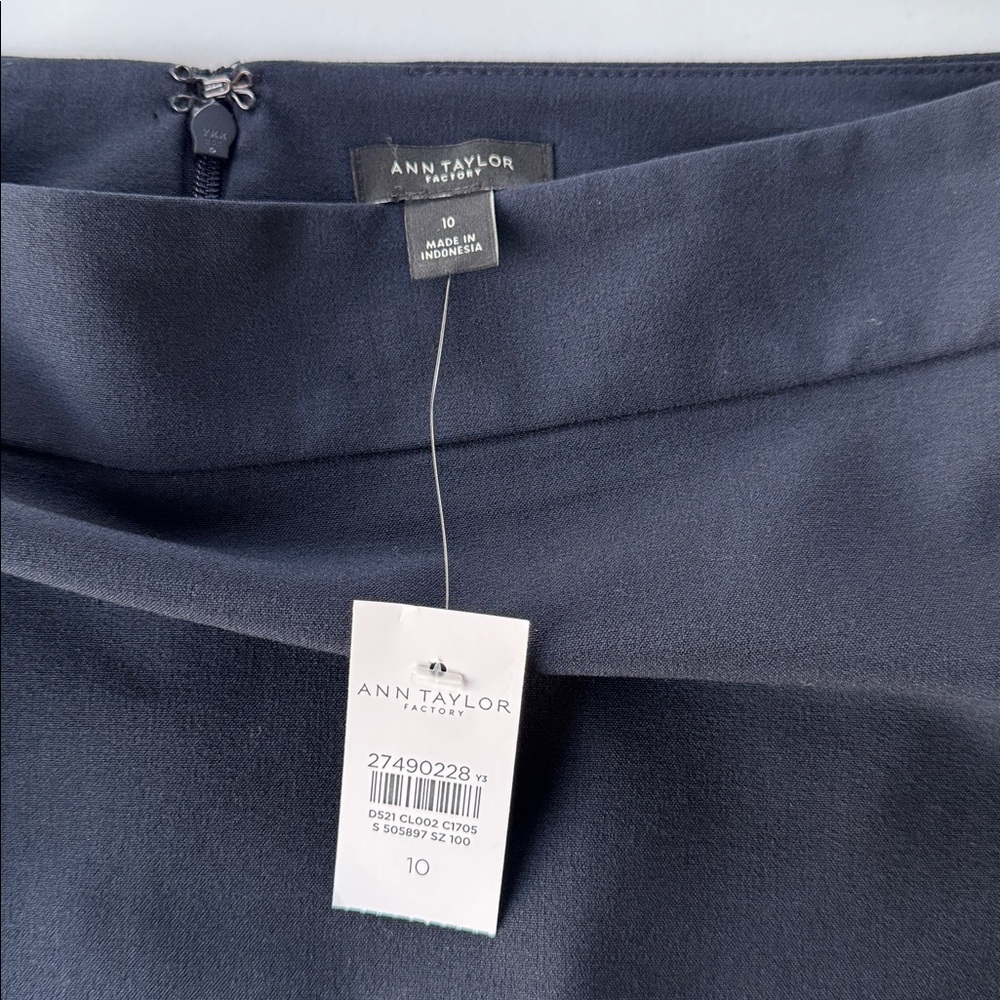 Ann Taylor Factory navy pencil skirt, NWT, size 10 - Picture 3 of 7